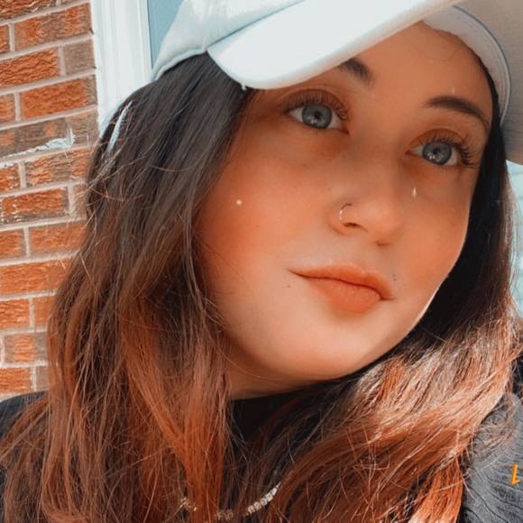 Meet your Posher, Holli - Picture 1 of 1